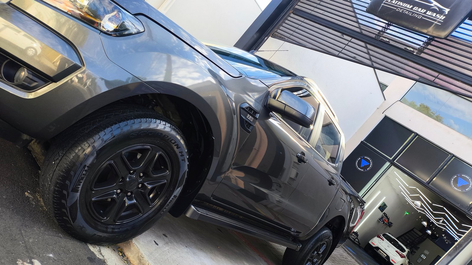 Ford Ranger brilhando e impecável após o detalhamento premium